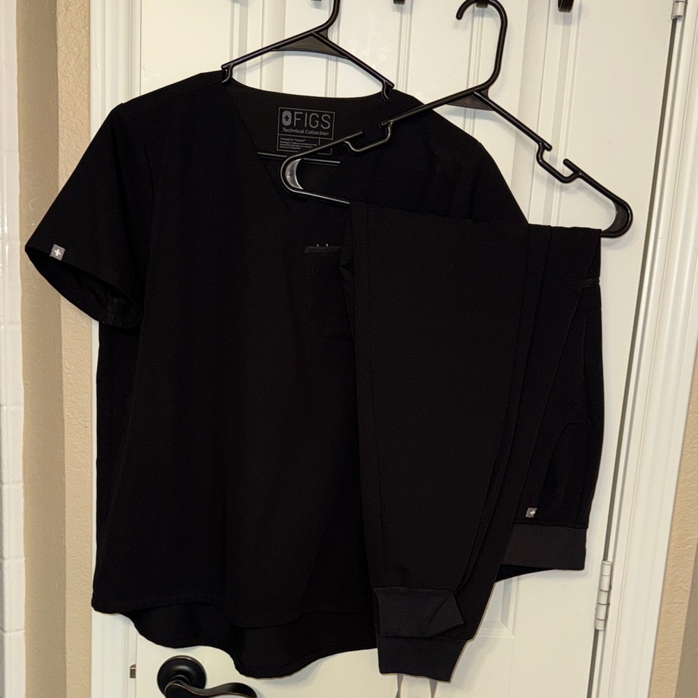 Figs Black Scrub Set- Medium